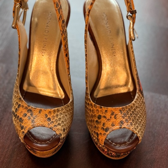 Donald Pliner multicolored python PVC wedges - Picture 2 of 4